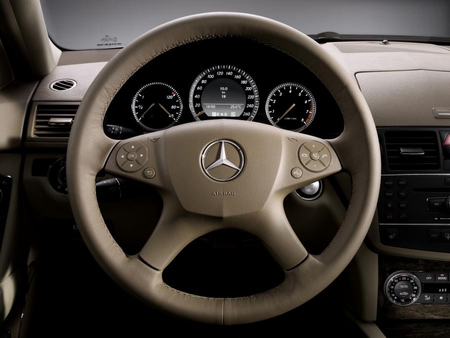  Mercedes-Benz C-Class 2007 года  (фото 366 из 413)